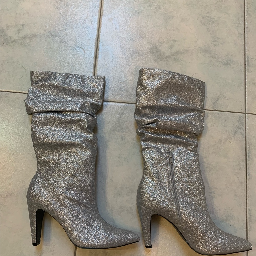Silver expression Kayle size 9 sparkle boots